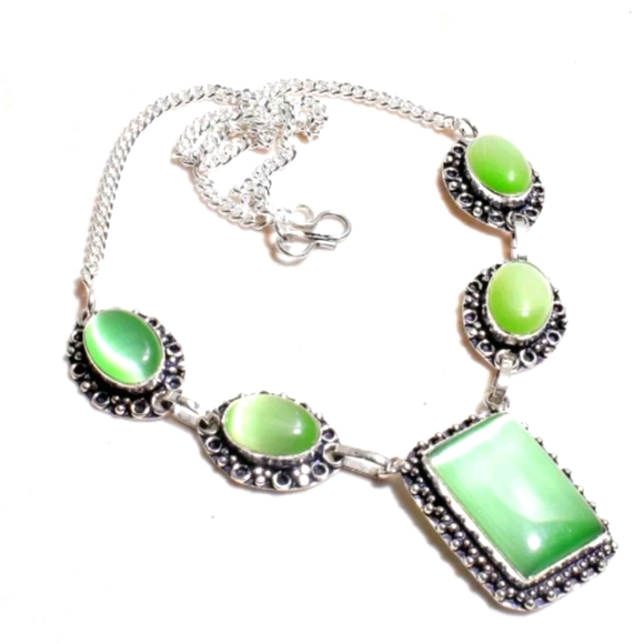Jewelry - STERLING SILVER GREEN CAT EYE NECKLACE